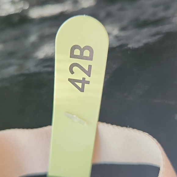 Maidenform t-shirt bra ☆ 42B ☆ NWT ☆ convertible straps ☆ smartzone cups ☆ Beige - Picture 8 of 11